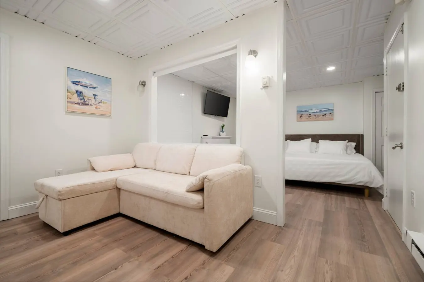Jacuzzi Suite Near Beach | The Beachside Co. #7 — photo 3