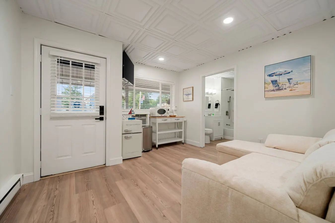 Jacuzzi Suite Near Beach | The Beachside Co. #7 — photo 4