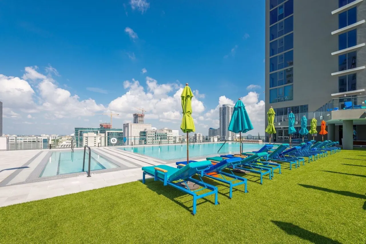 Amazing 3 Bedrooms Cornet Unit Downtown Miami 1