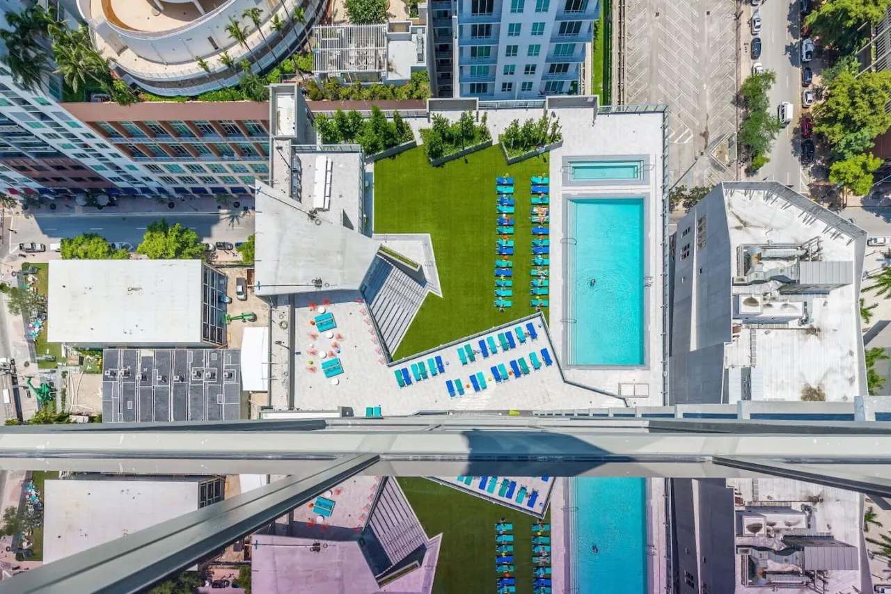 Amazing 3 Bedrooms Cornet Unit Downtown Miami 9