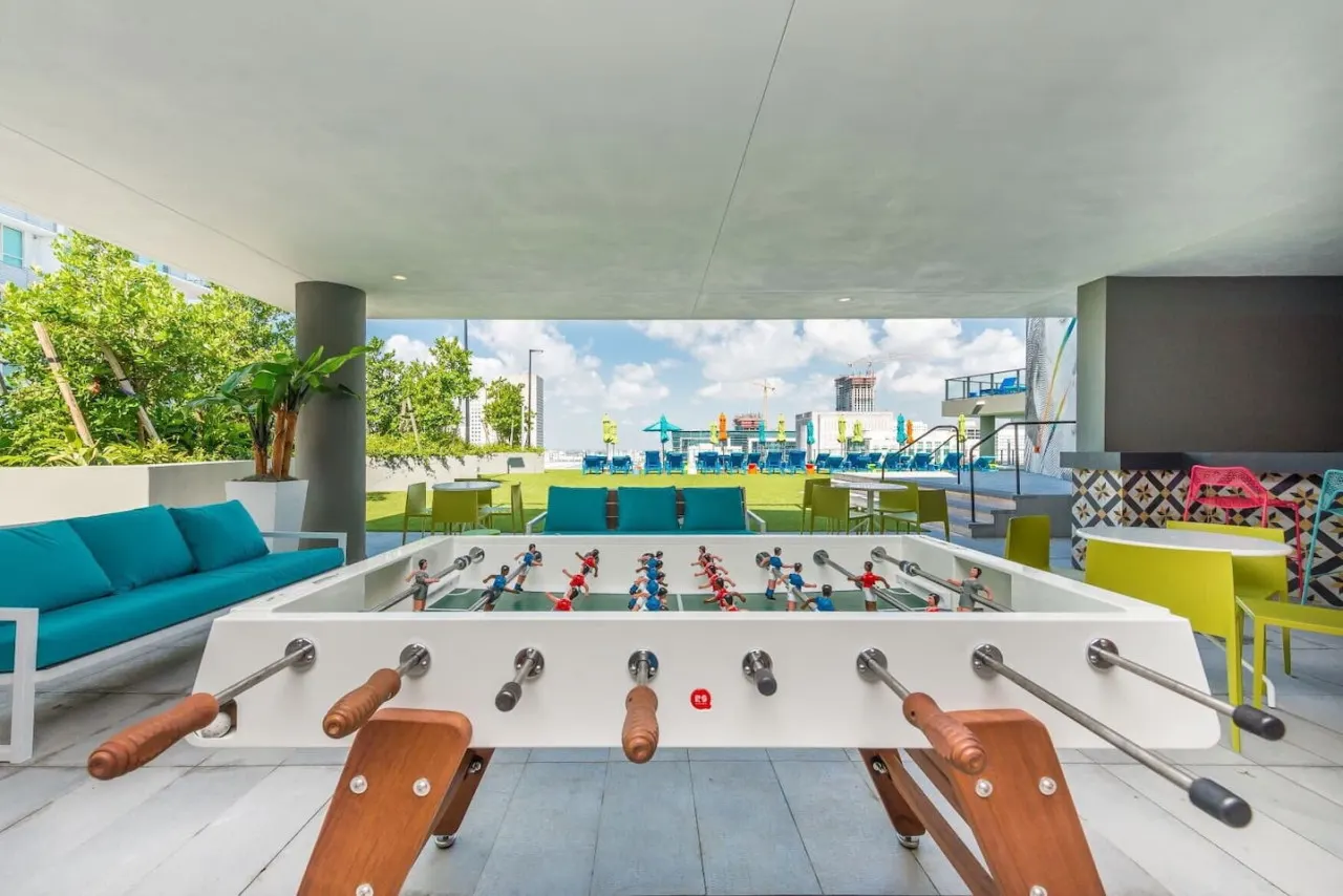 Amazing 3 Bedrooms Cornet Unit Downtown Miami 10