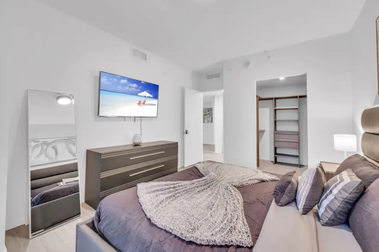 Amazing 3 Bedrooms Cornet Unit Downtown Miami 3