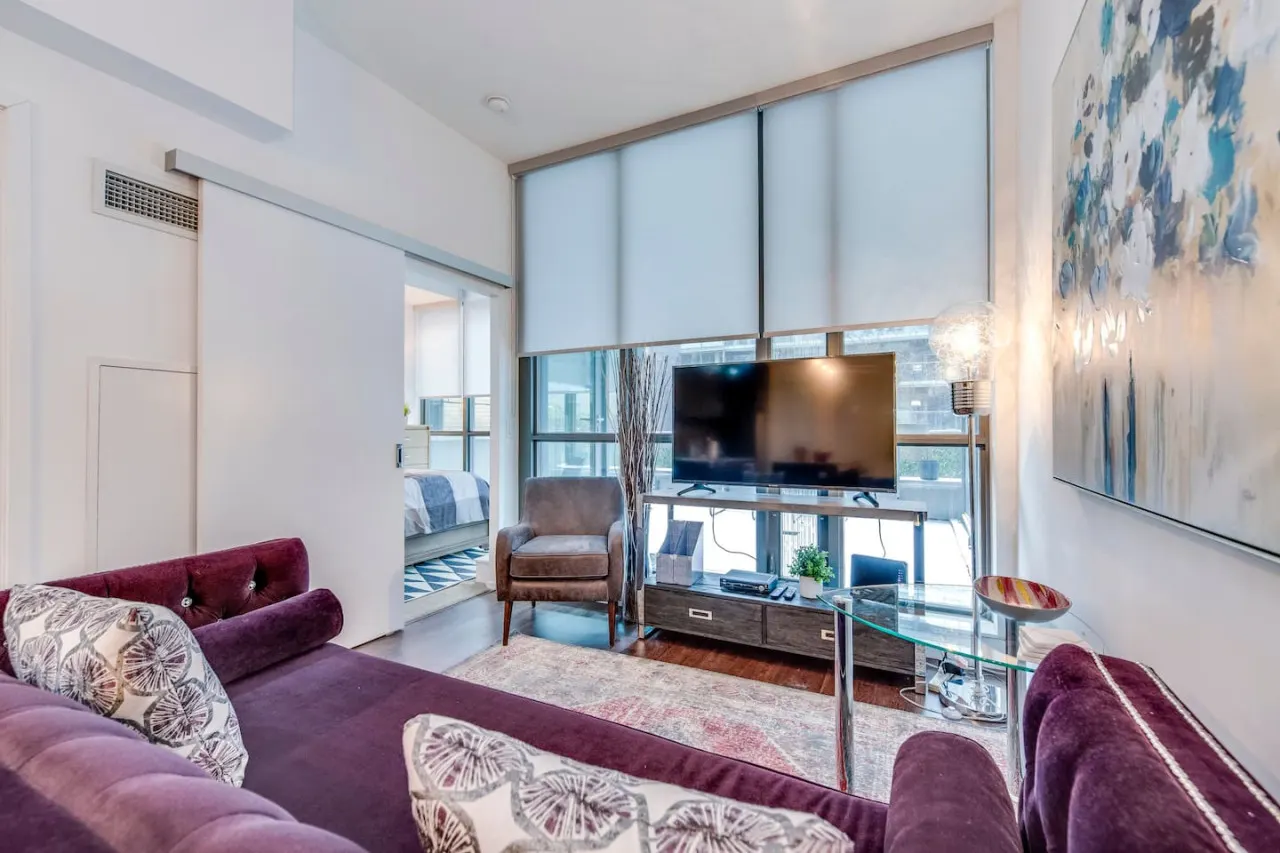 Cozy 1BR Condo Prime King West Walk Everywhere 9