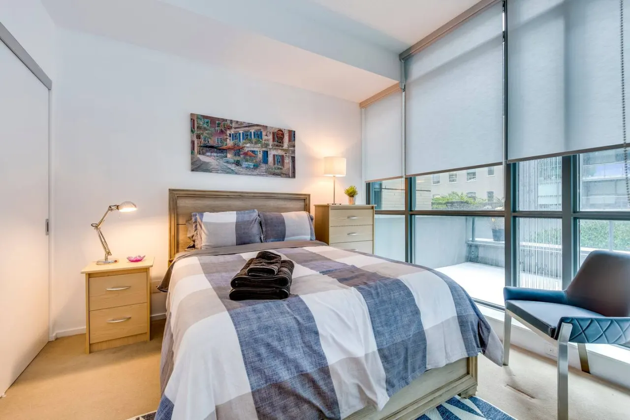 Cozy 1BR Condo Prime King West Walk Everywhere 3