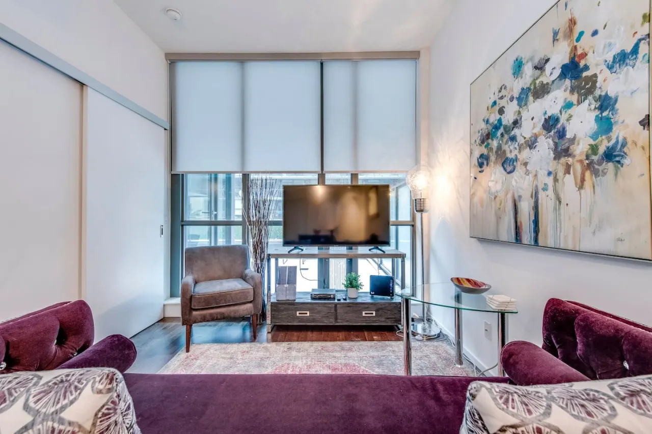 Cozy 1BR Condo Prime King West Walk Everywhere 4