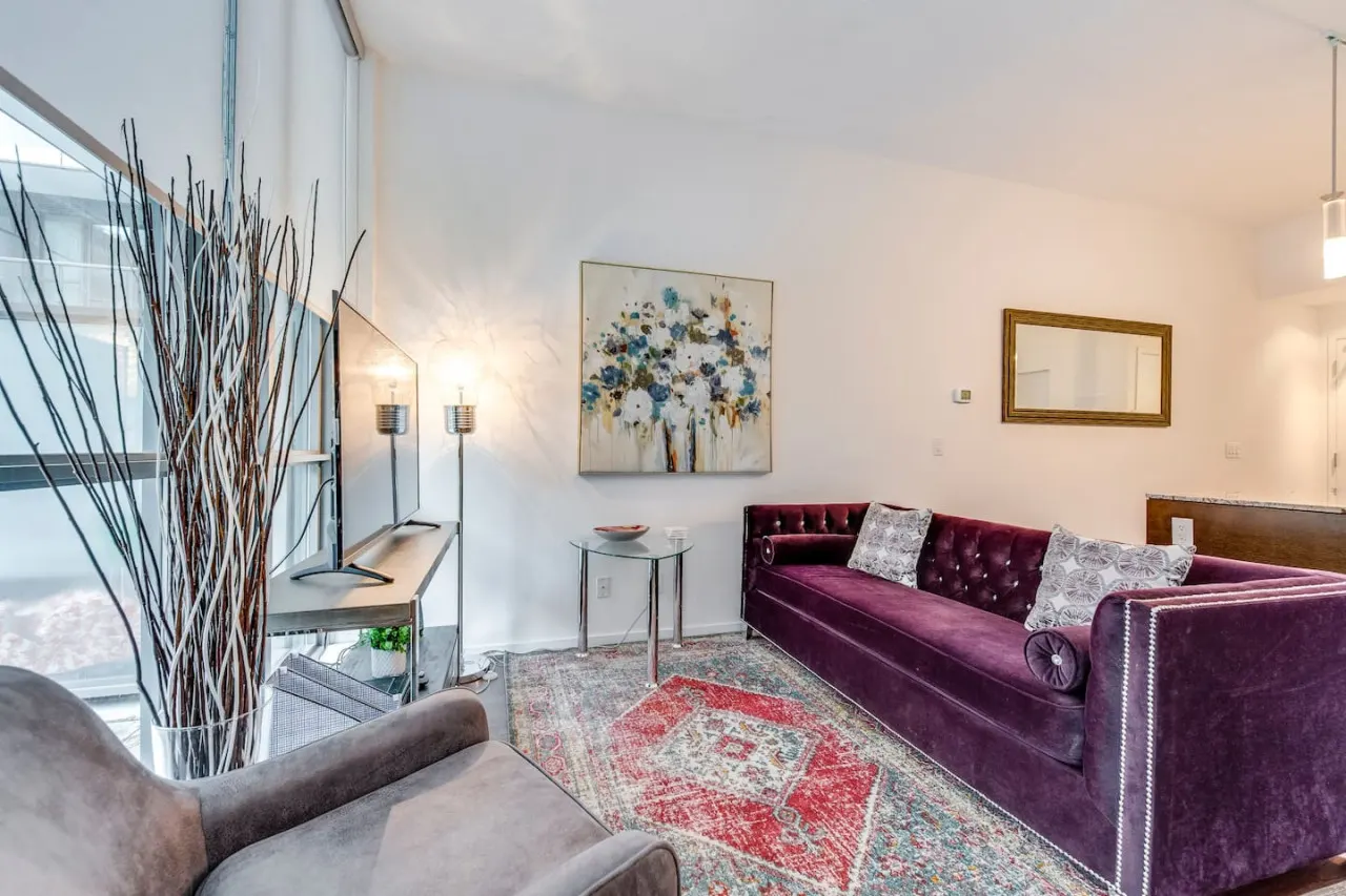 Cozy 1BR Condo Prime King West Walk Everywhere 8