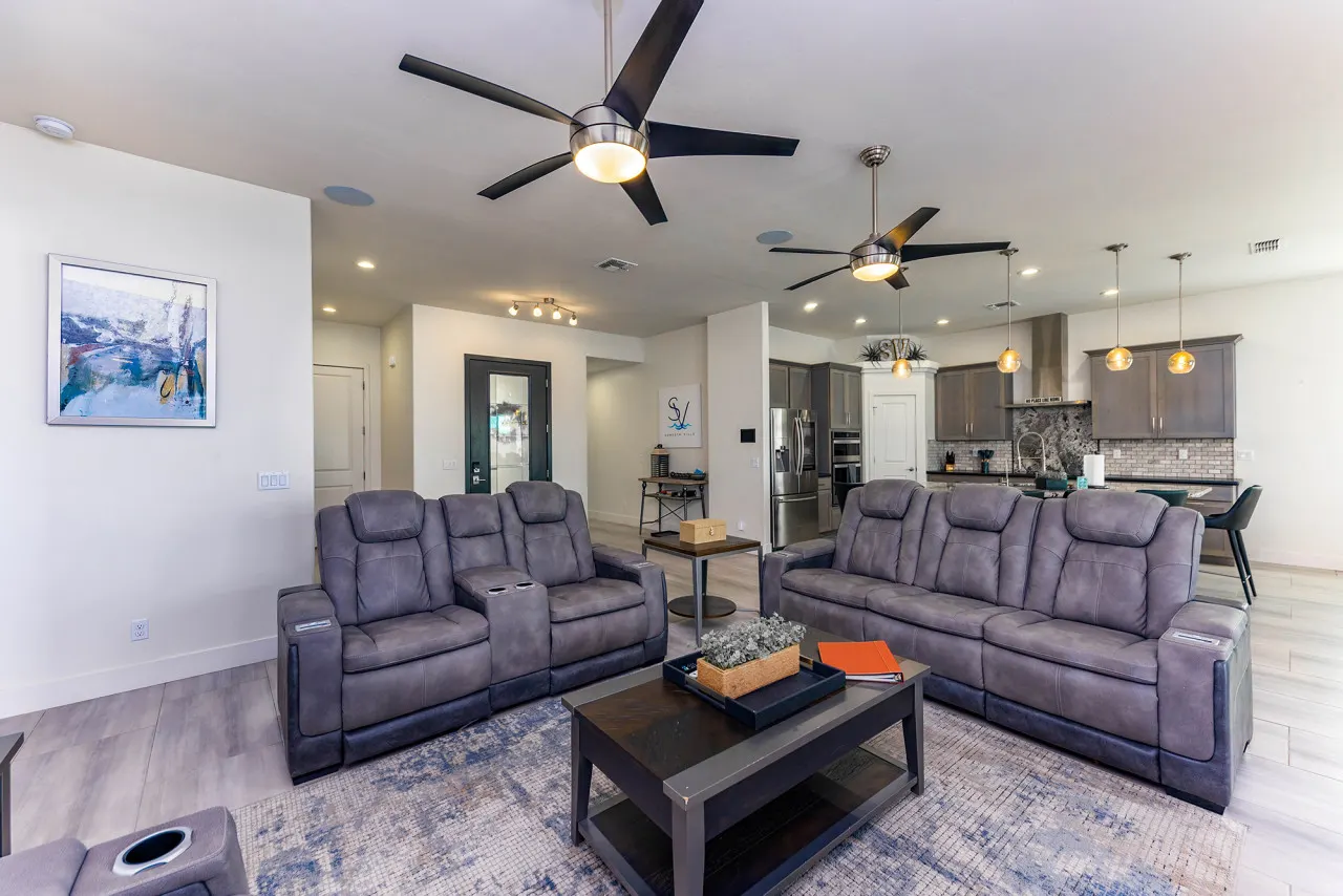 Havasu Peruvian - Resort Style Home, Swim Up Bar, Spa, FirePit 9