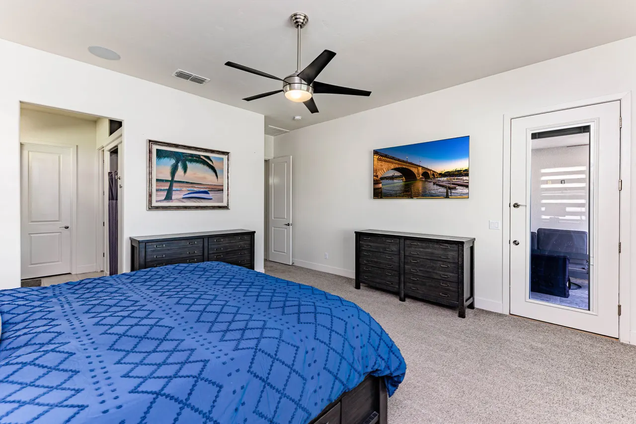 Havasu Peruvian - Resort Style Home, Swim Up Bar, Spa, FirePit 16