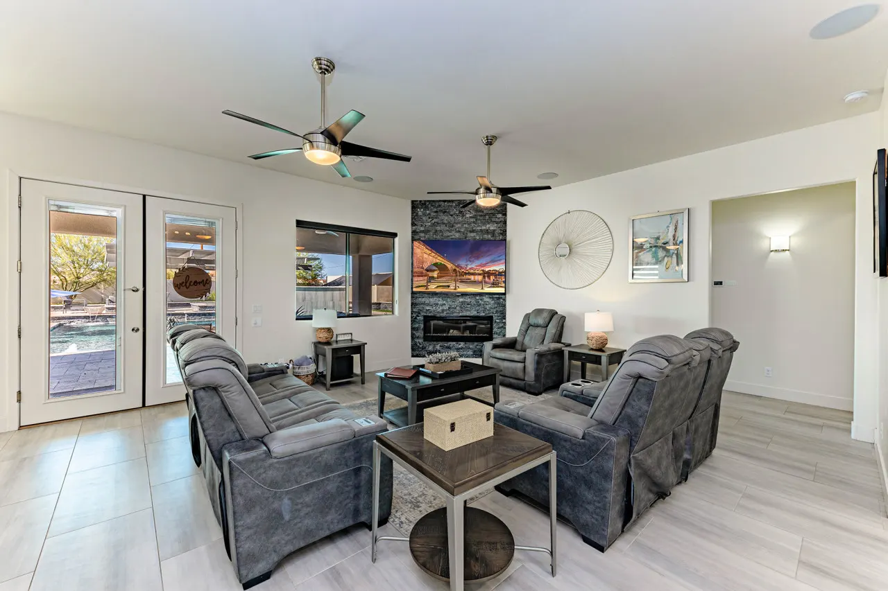 Havasu Peruvian - Resort Style Home, Swim Up Bar, Spa, FirePit — photo 4