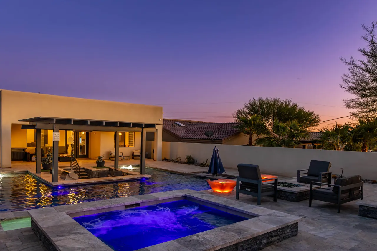 Havasu Peruvian - Resort Style Home, Swim Up Bar, Spa, FirePit 6
