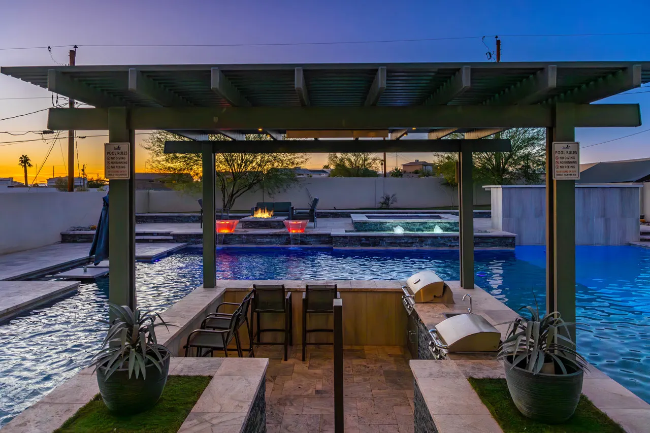Havasu Peruvian - Resort Style Home, Swim Up Bar, Spa, FirePit 7