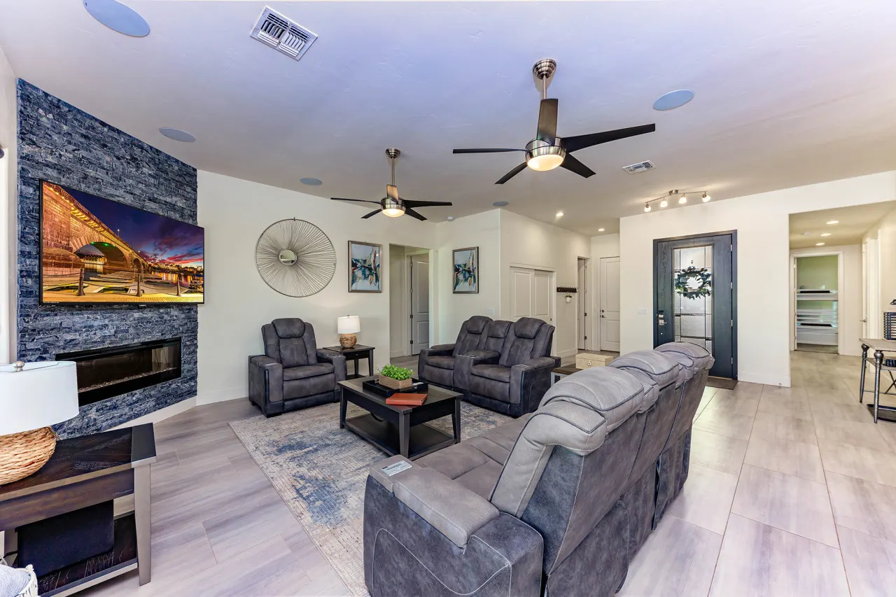 Havasu Peruvian - Resort Style Home, Swim Up Bar, Spa, FirePit 8