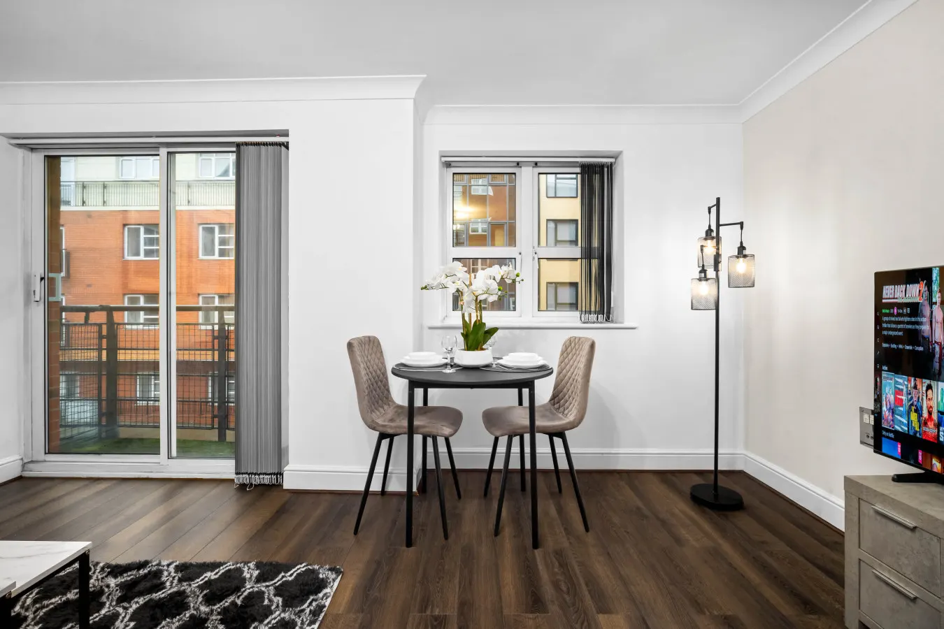 Stylish Apartment - Jewellery Quarter - Parking & Balcony 15