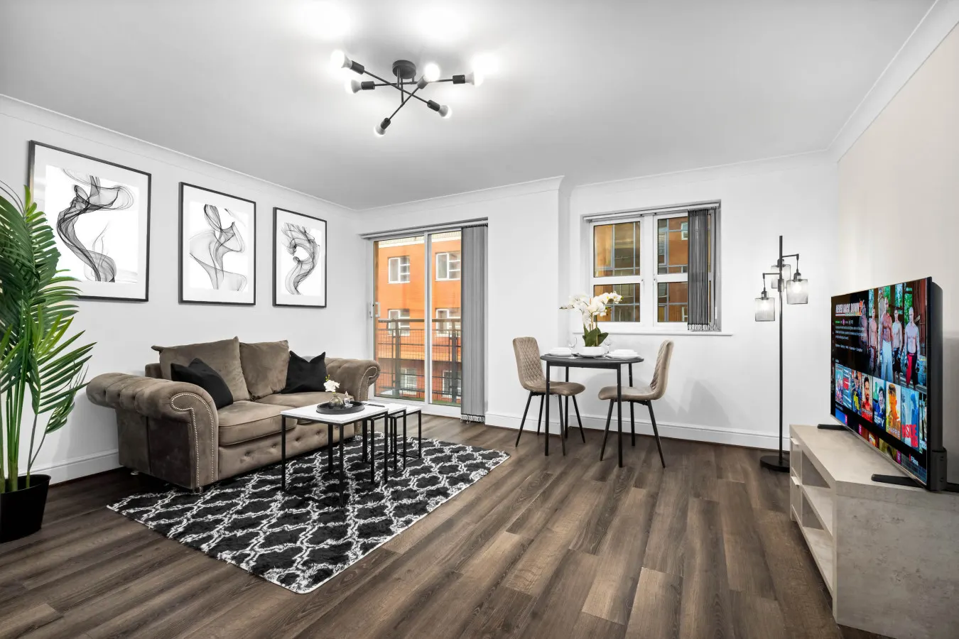 Stylish Apartment - Jewellery Quarter - Parking & Balcony 16