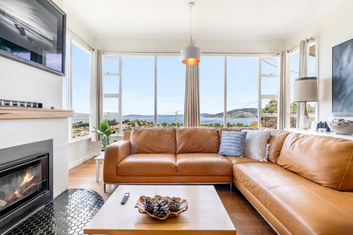 Bellerive Hill Home, River Views, 5 min to Beach