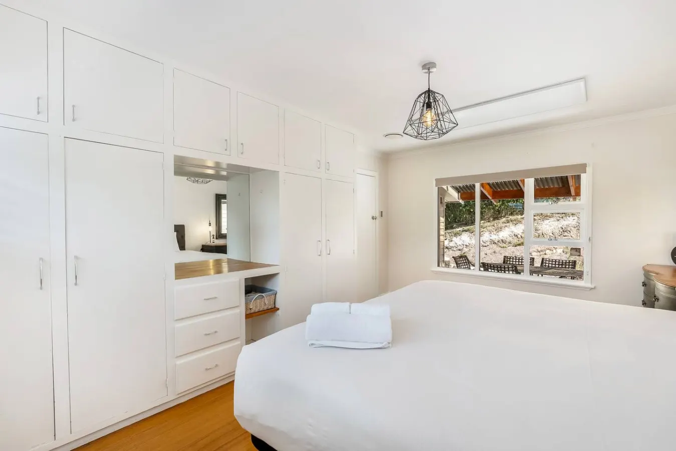 Bellerive Hill Home, River Views, 5 min to Beach 10