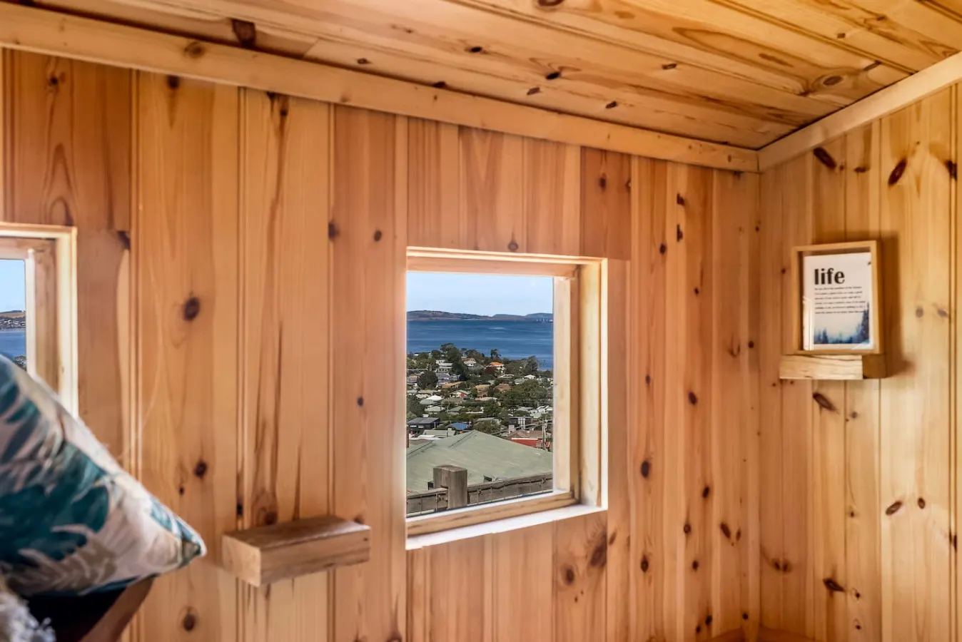 Bellerive Hill Home, River Views, 5 min to Beach 12