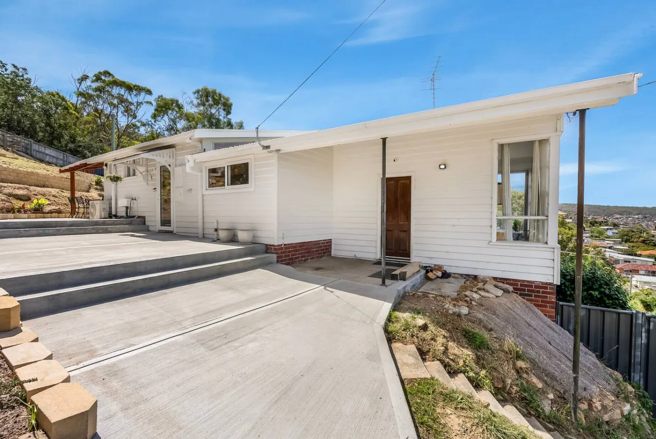 Bellerive Hill Home, River Views, 5 min to Beach 14