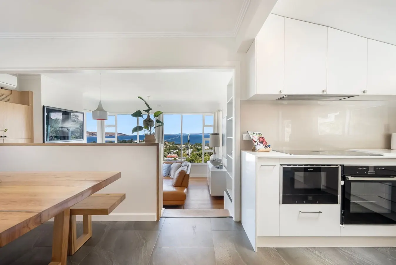 Bellerive Hill Home, River Views, 5 min to Beach 17