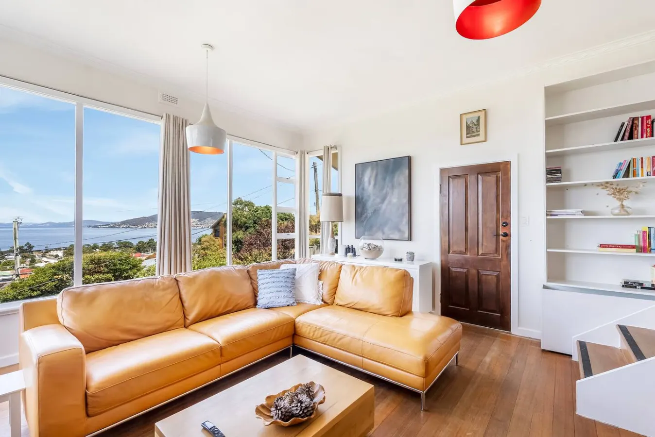 Bellerive Hill Home, River Views, 5 min to Beach 19