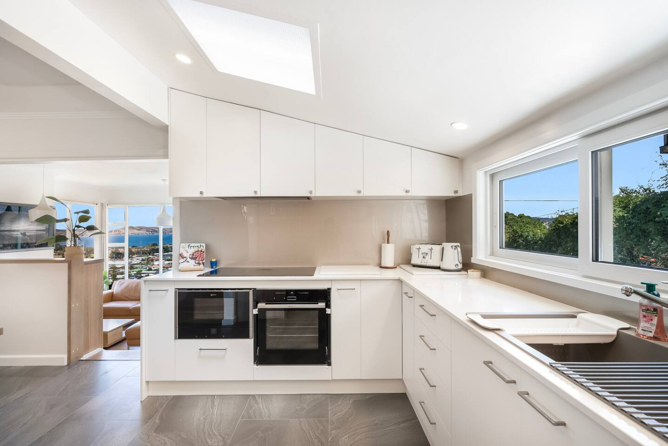 Bellerive Hill Home, River Views, 5 min to Beach — photo 3