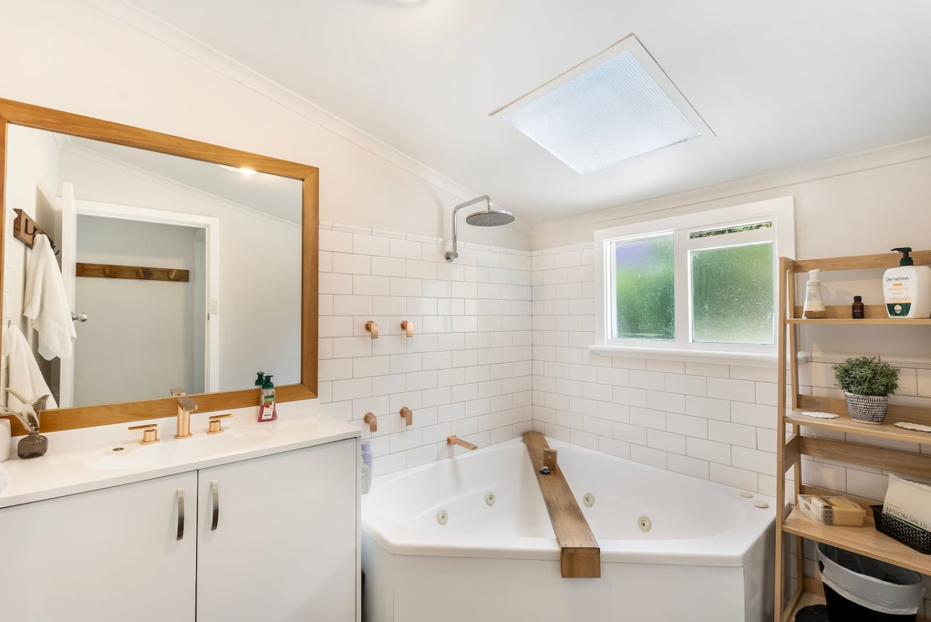 Bellerive Hill Home, River Views, 5 min to Beach — photo 5