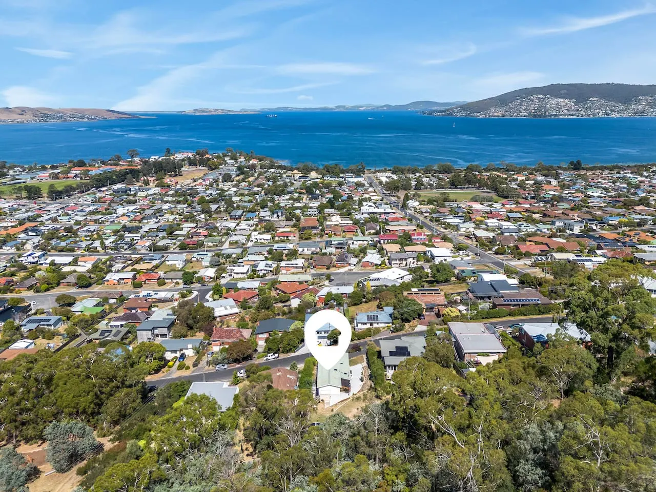 Bellerive Hill Home, River Views, 5 min to Beach 8
