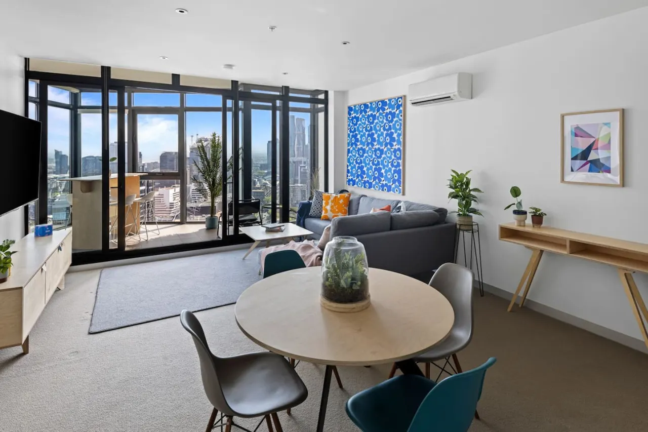 Lola - Penthouse-Style Melbourne Apartment 10