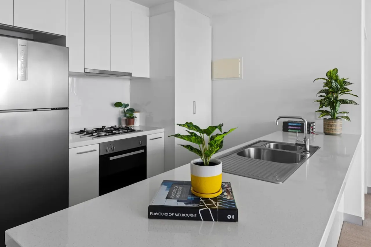 Lola - Penthouse-Style Melbourne Apartment 12
