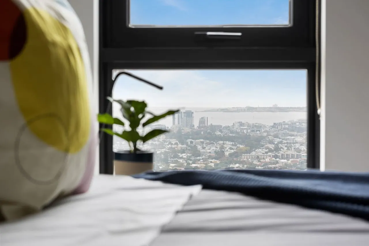 Lola - Penthouse-Style Melbourne Apartment 19