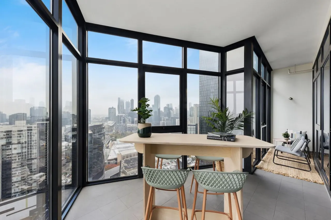 Lola - Penthouse-Style Melbourne Apartment 3