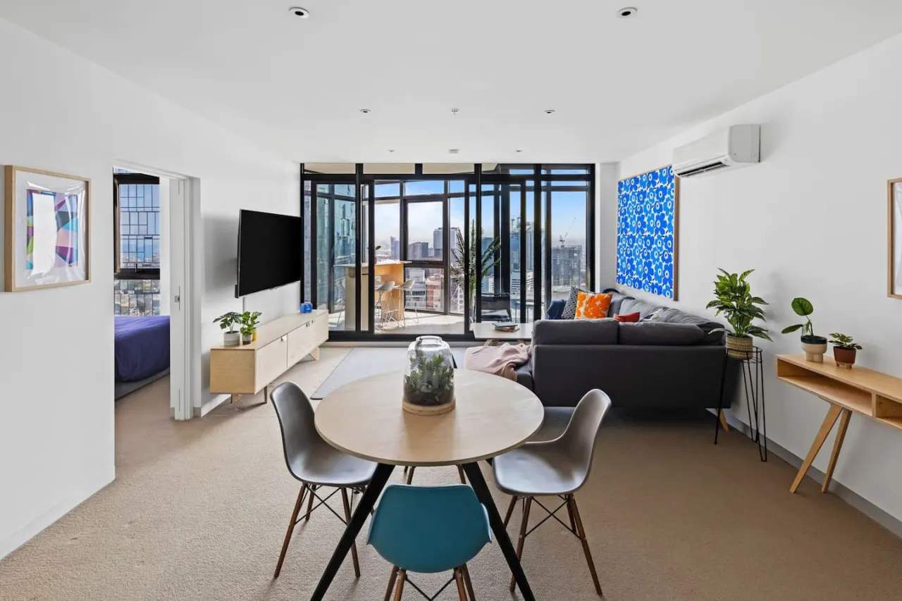 Lola - Penthouse-Style Melbourne Apartment 4