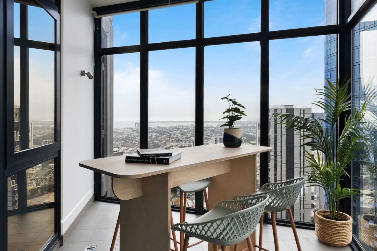 Lola - Penthouse-Style Melbourne Apartment 6