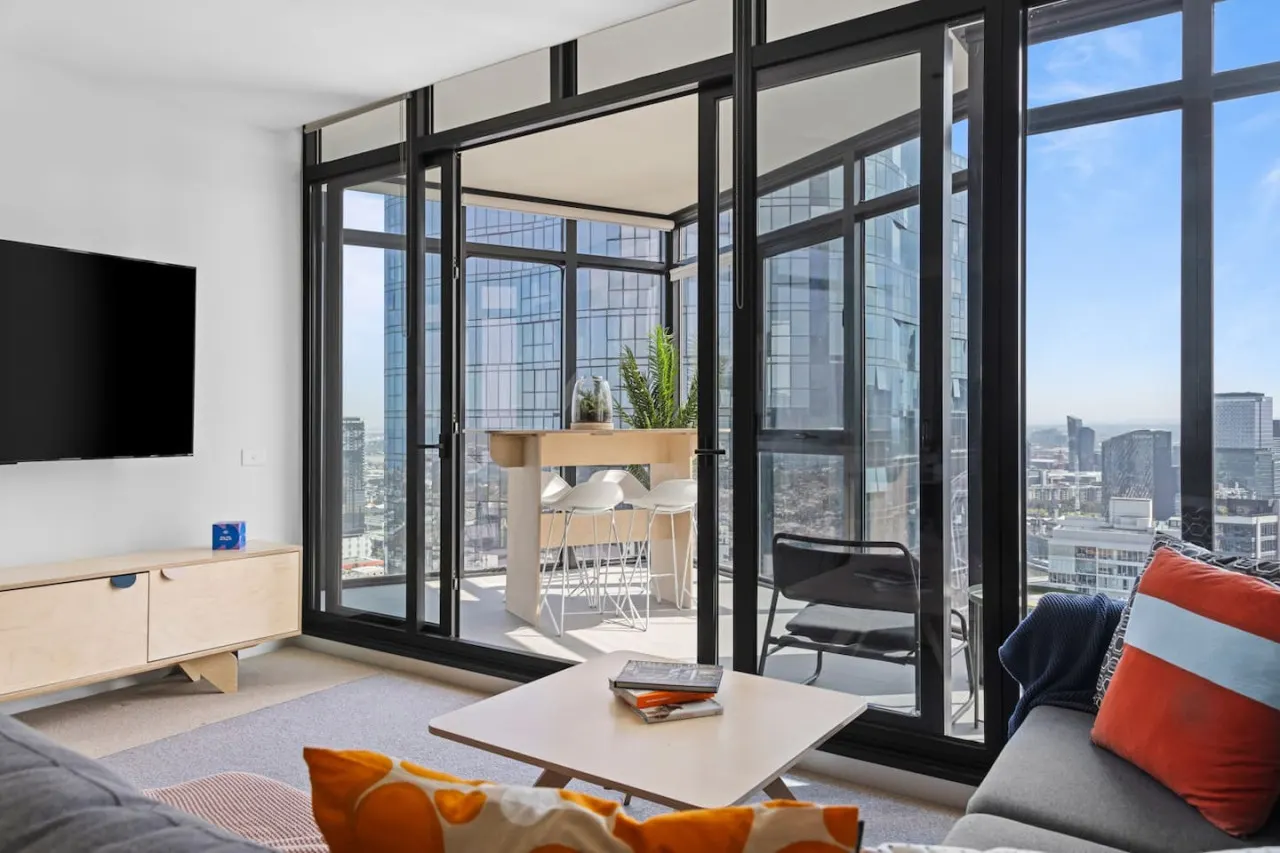 Lola - Penthouse-Style Melbourne Apartment 8