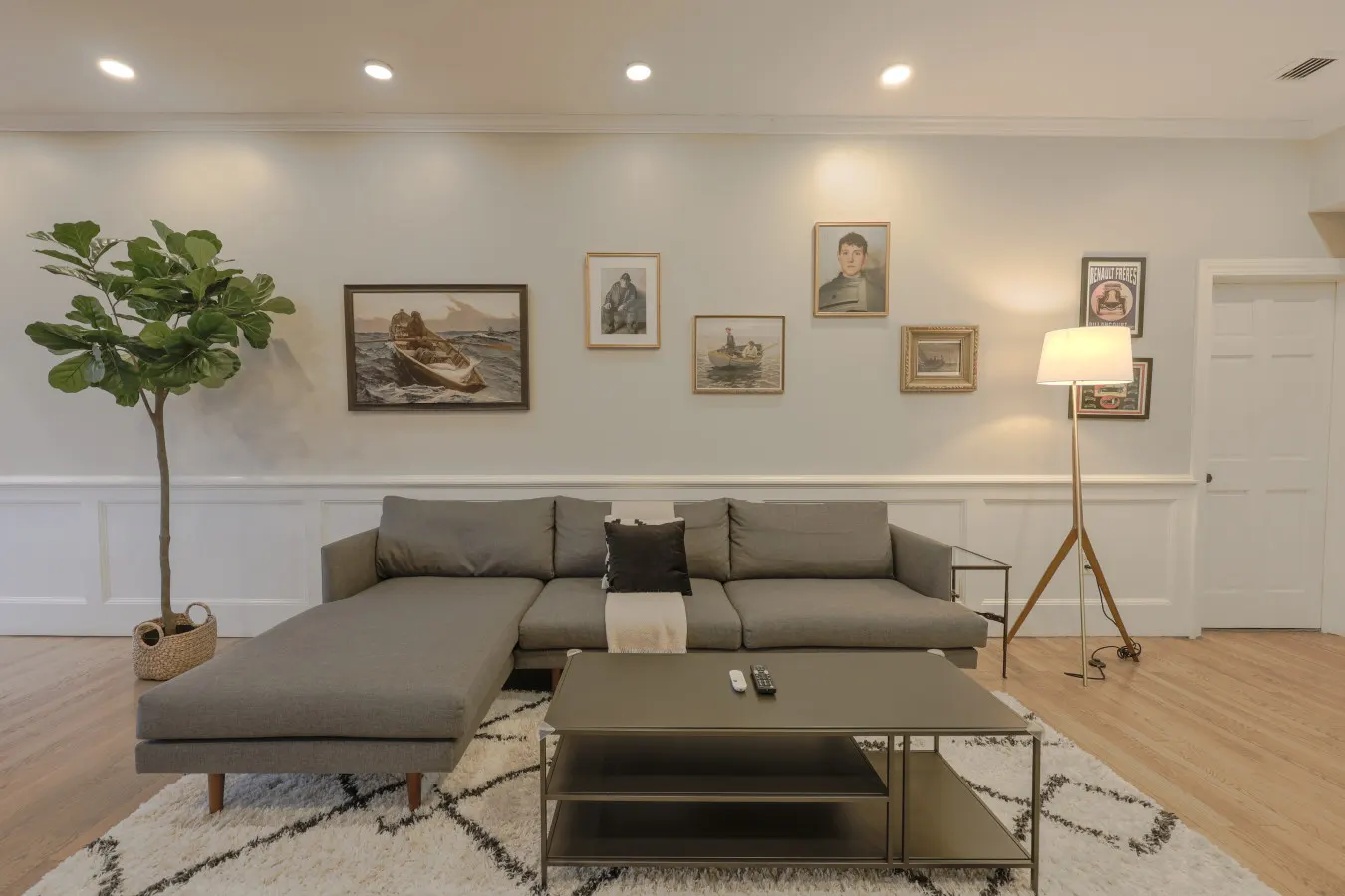 Luxury Back Bay Apt, steps from Fenway & Universities 2