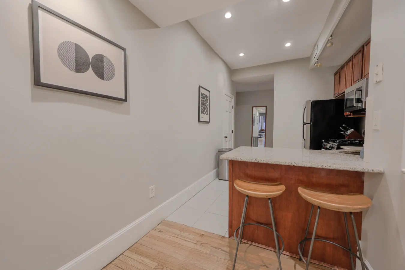 Luxury Back Bay Apt, steps from Fenway & Universities 5