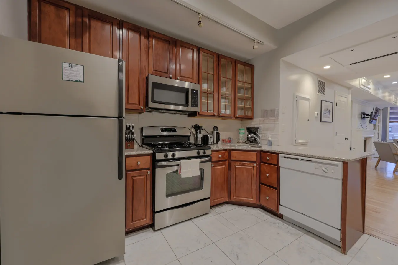 Luxury Back Bay Apt, steps from Fenway & Universities 6