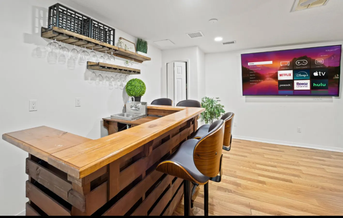 Luxury 10BR FREE pool heat, Hot Tub, & Game Room 6