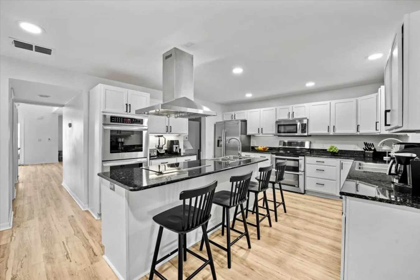Luxury 10BR FREE pool heat, Hot Tub, & Game Room 8