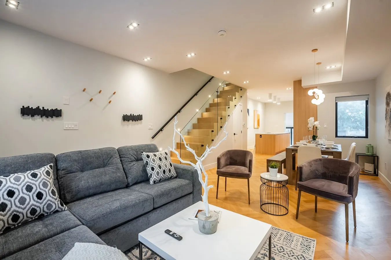 Luxury 4BR House Beautifully Designed Sleeps 8 12