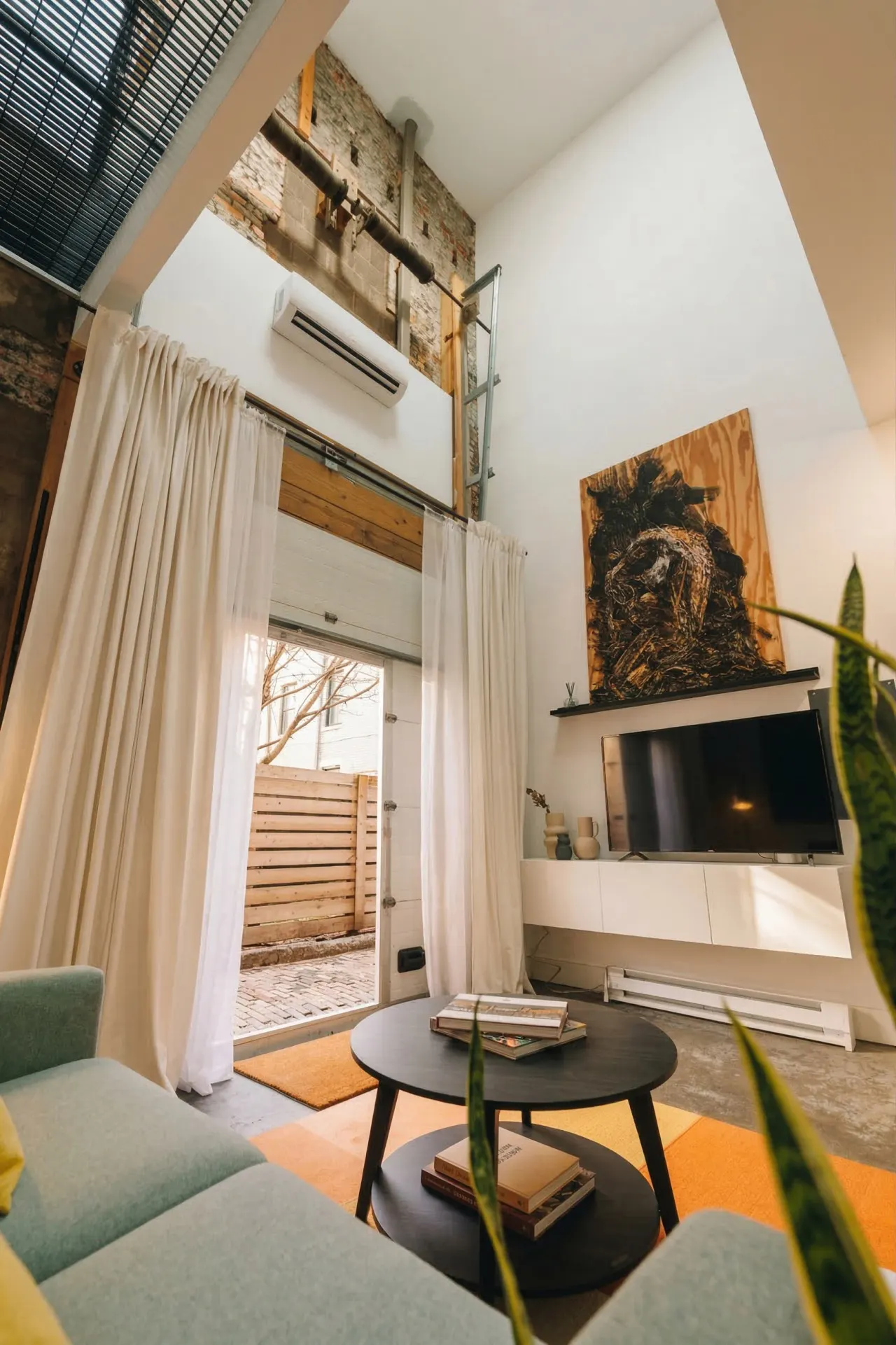 Stylish Artist Loft, Steps from TQL Stadium 2