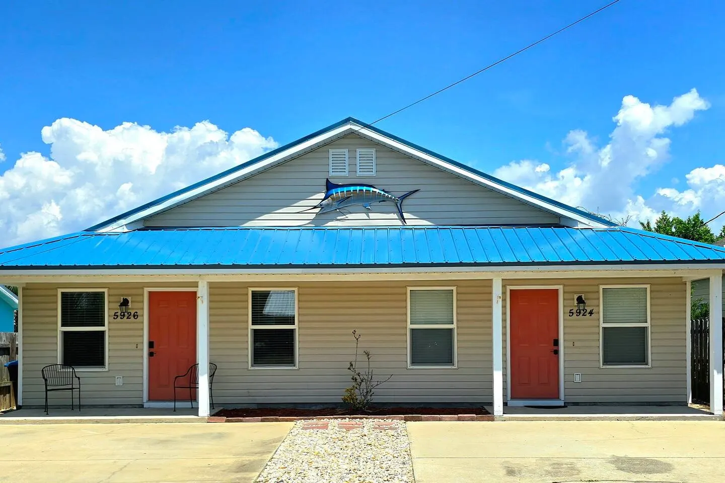 5926- Updated 2BR Duplex 4 Blocks to Beach-Sleeps6 — photo 2