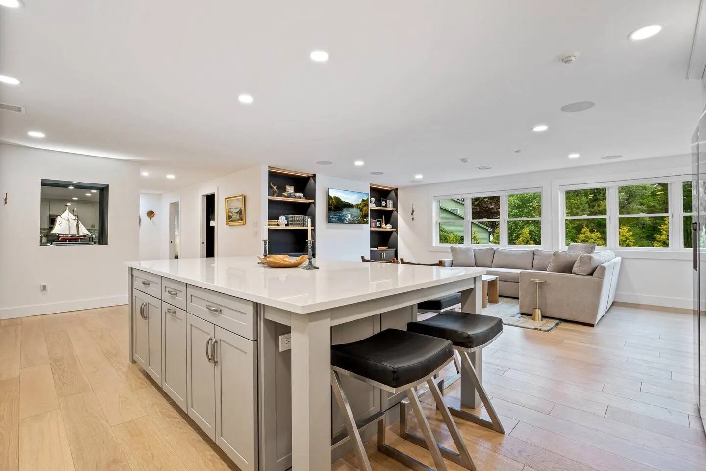 Minutes to Beaches Fenced Yard Chefs Kitchen 12