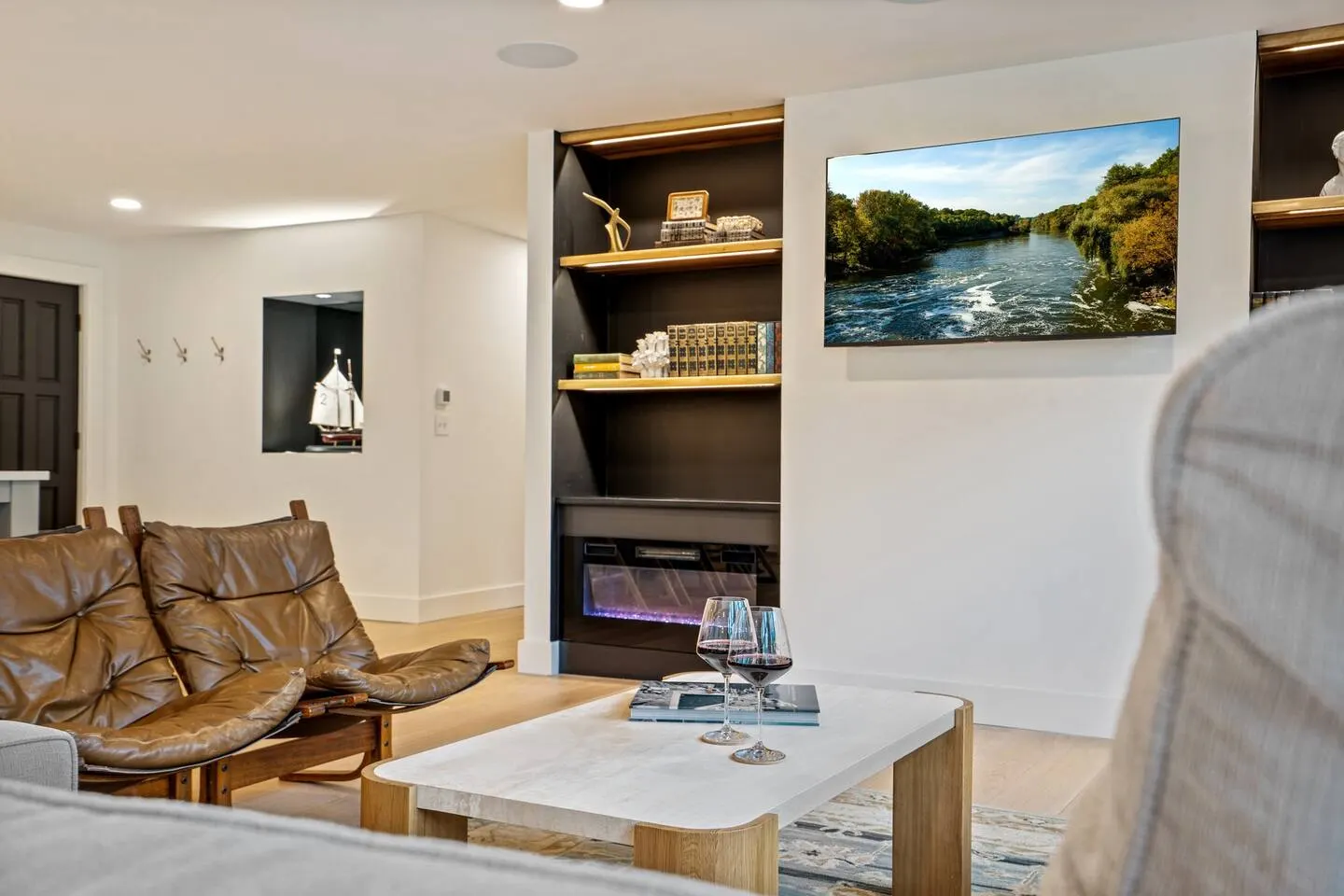 Minutes to Beaches Fenced Yard Chefs Kitchen 16