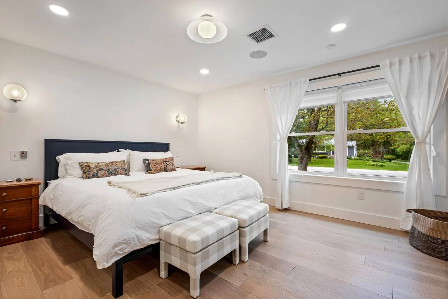 Minutes to Beaches Fenced Yard Chefs Kitchen 19