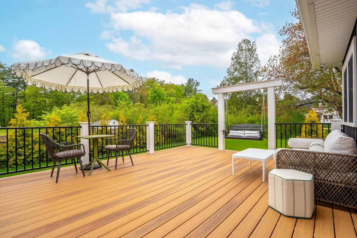 Minutes to Beaches | Fenced Yard | Chefs Kitchen — photo 3