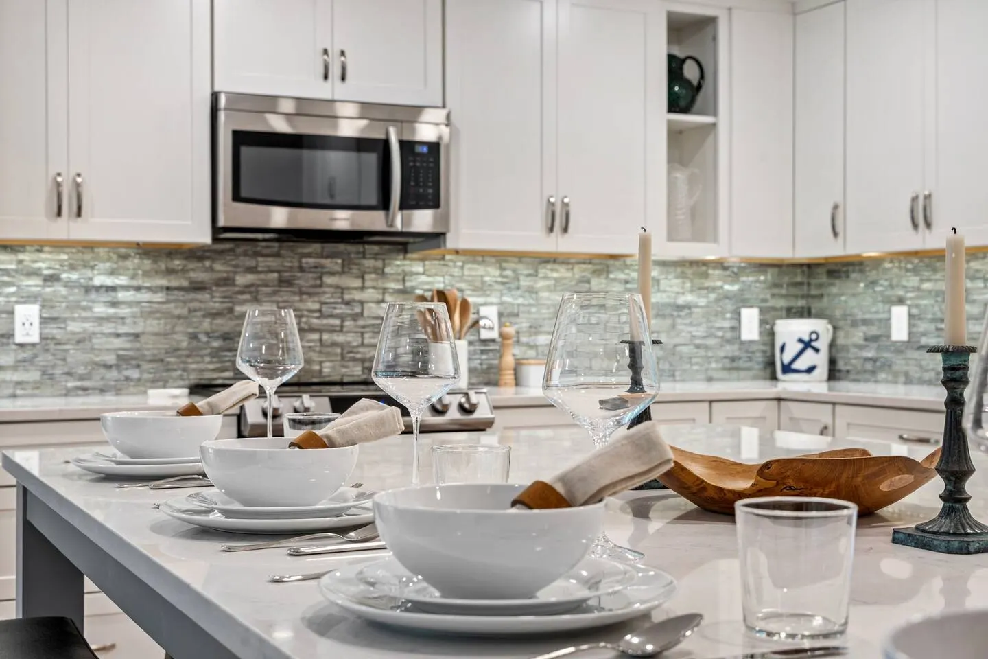 Minutes to Beaches Fenced Yard Chefs Kitchen 8
