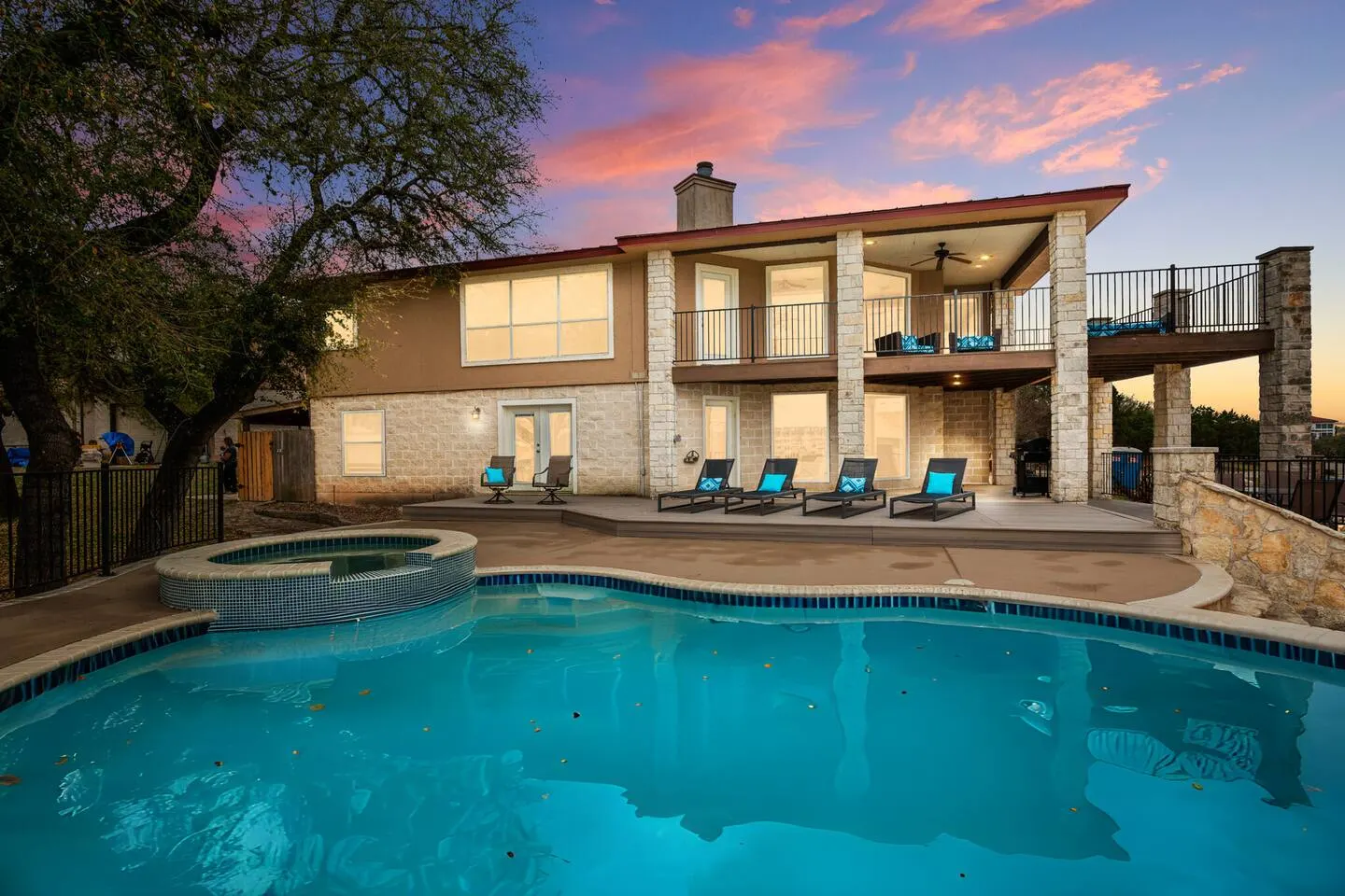 Lakefront Dock, Pool, Hot Tub, Game Room, Park 2