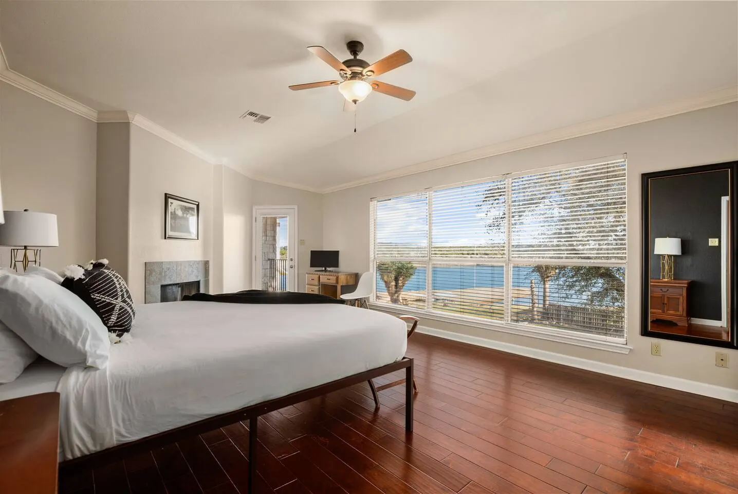 Lakefront Dock, Pool, Hot Tub, Game Room, Park 12