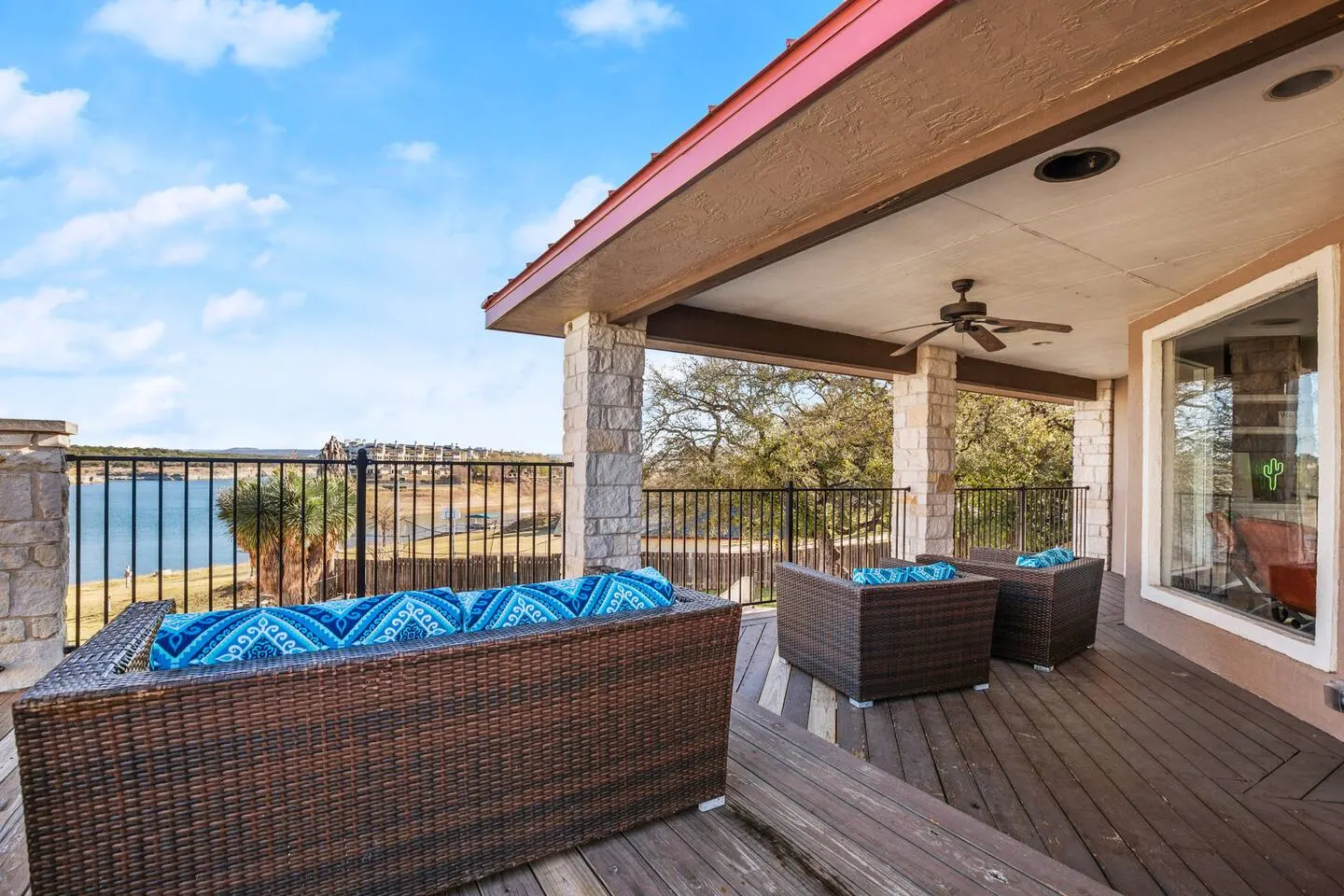 Lakefront Dock, Pool, Hot Tub, Game Room, Park 18